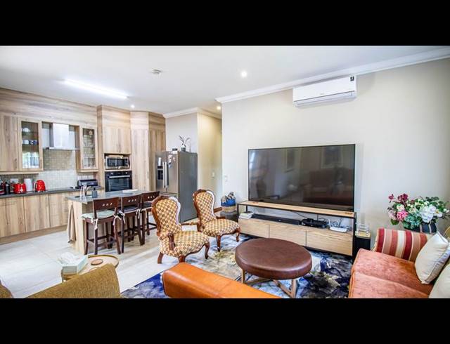 2 BEDROOM TOWNHOUSE FOR SALE IN RETIRE AT MIDSTREAM